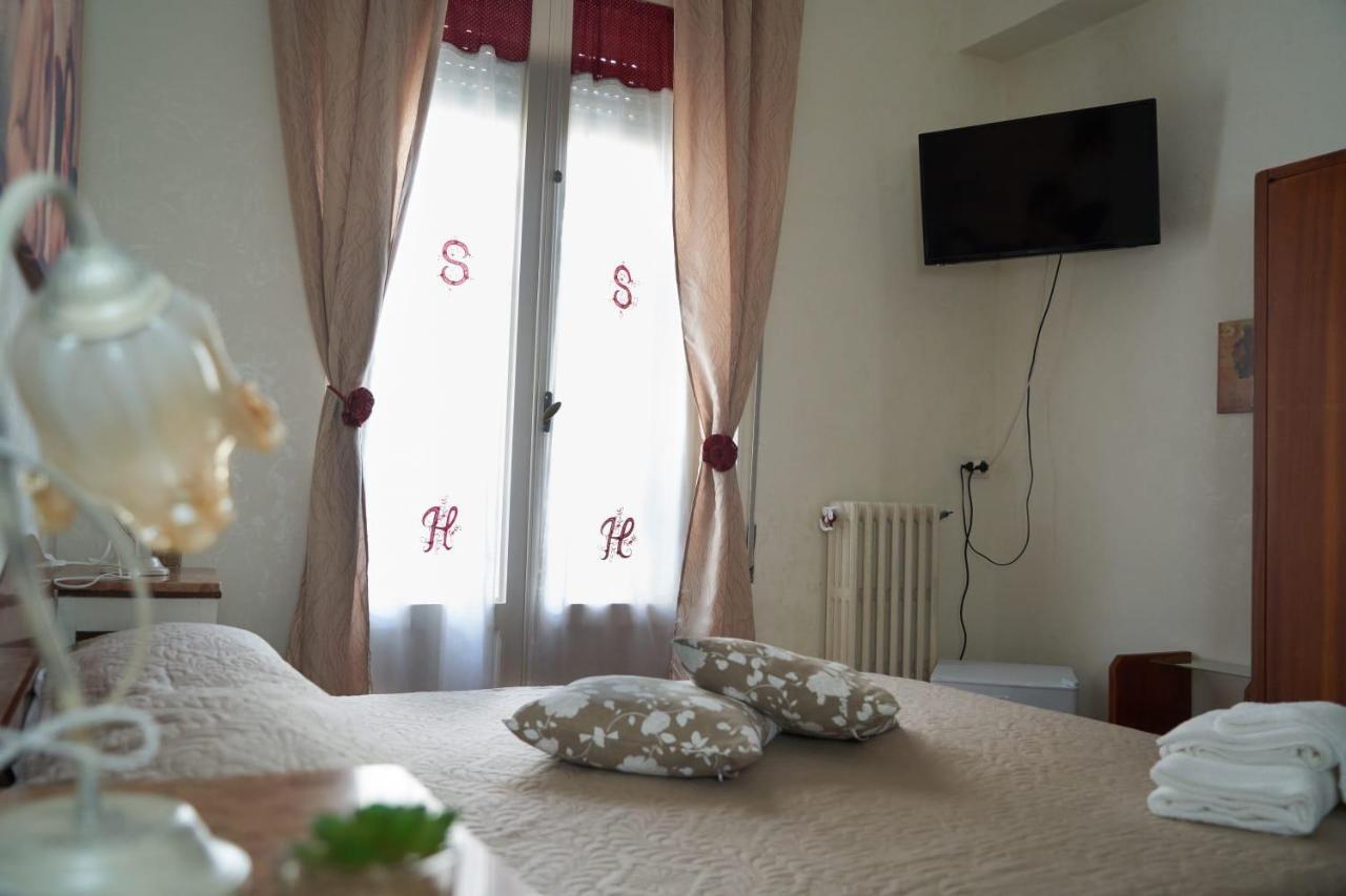 Le Stanze Di Ricci - Affittacamere Low Cost Lesina Exterior foto
